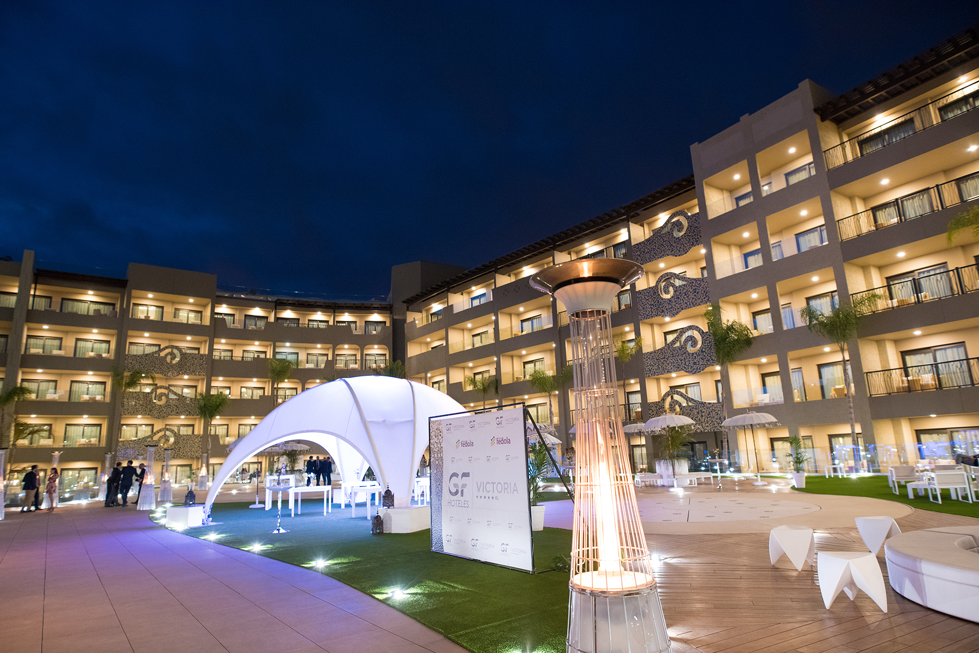 Book your wedding day in GF VICTORIA